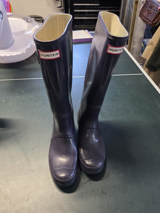 Hunter Shoes - Hunter Tall Gloss Rain Boots in Plum with Cream Lining